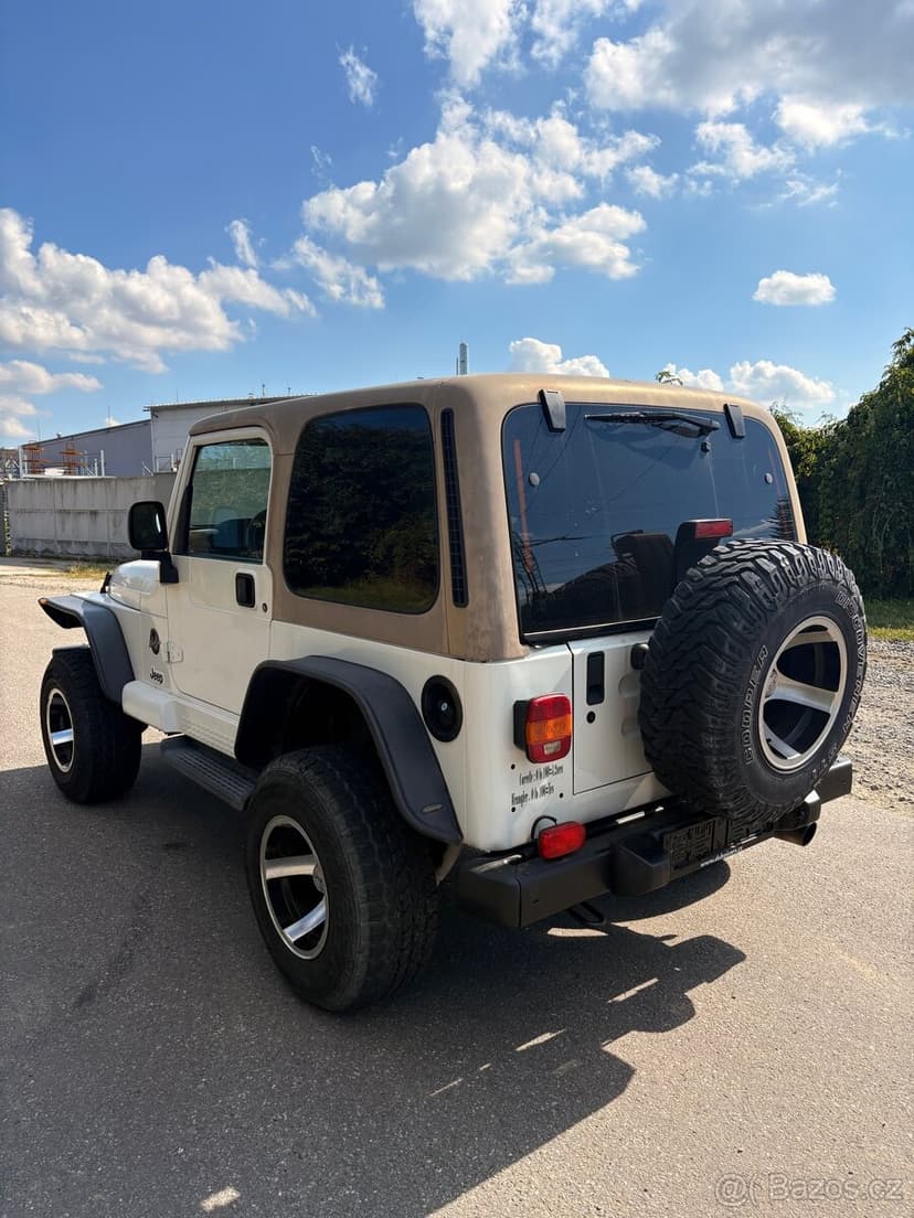 Jeep Wrangler 4.0 L6 automat