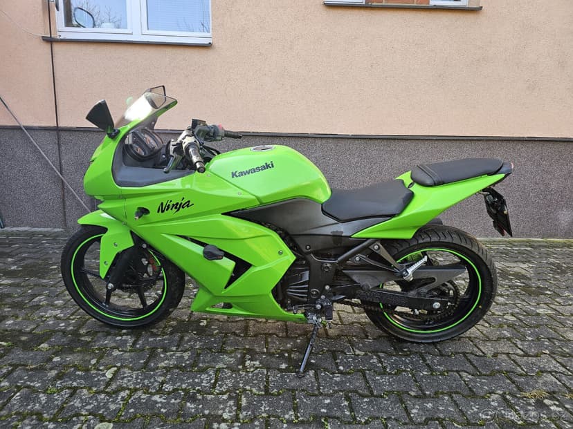 Kawasaki Ninja 250R, najeto 19 tis. km, výfuk Leo Vince