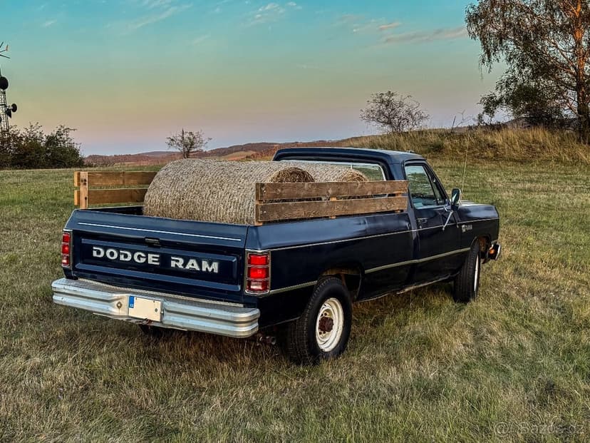 Dodge Ram D-250 1985 / 5.2l V8, Manuál, Klima