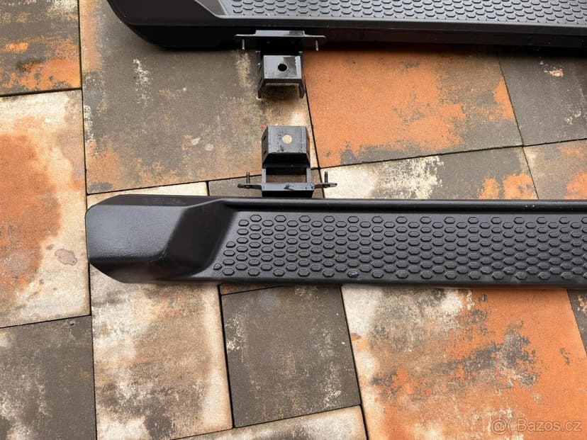 Boční schůdek Jeep