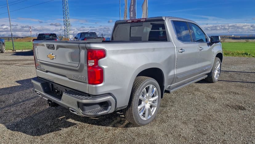 hevrolet Silverado HIGH COUNTRY 6.2l šedá
