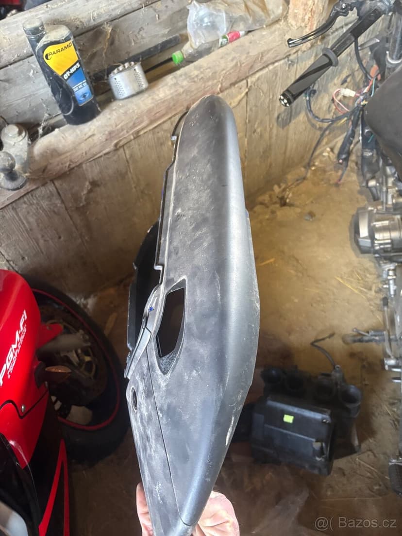 Podsedadlova kapota zadni svetlo Honda CB600F Hornet 98-02