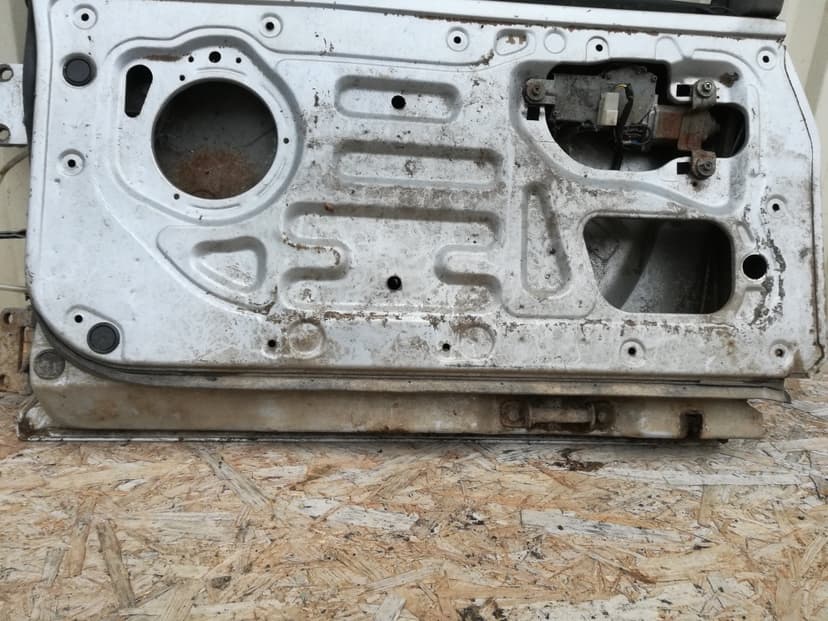 Zadní dveře Nissan Patrol GR Y60