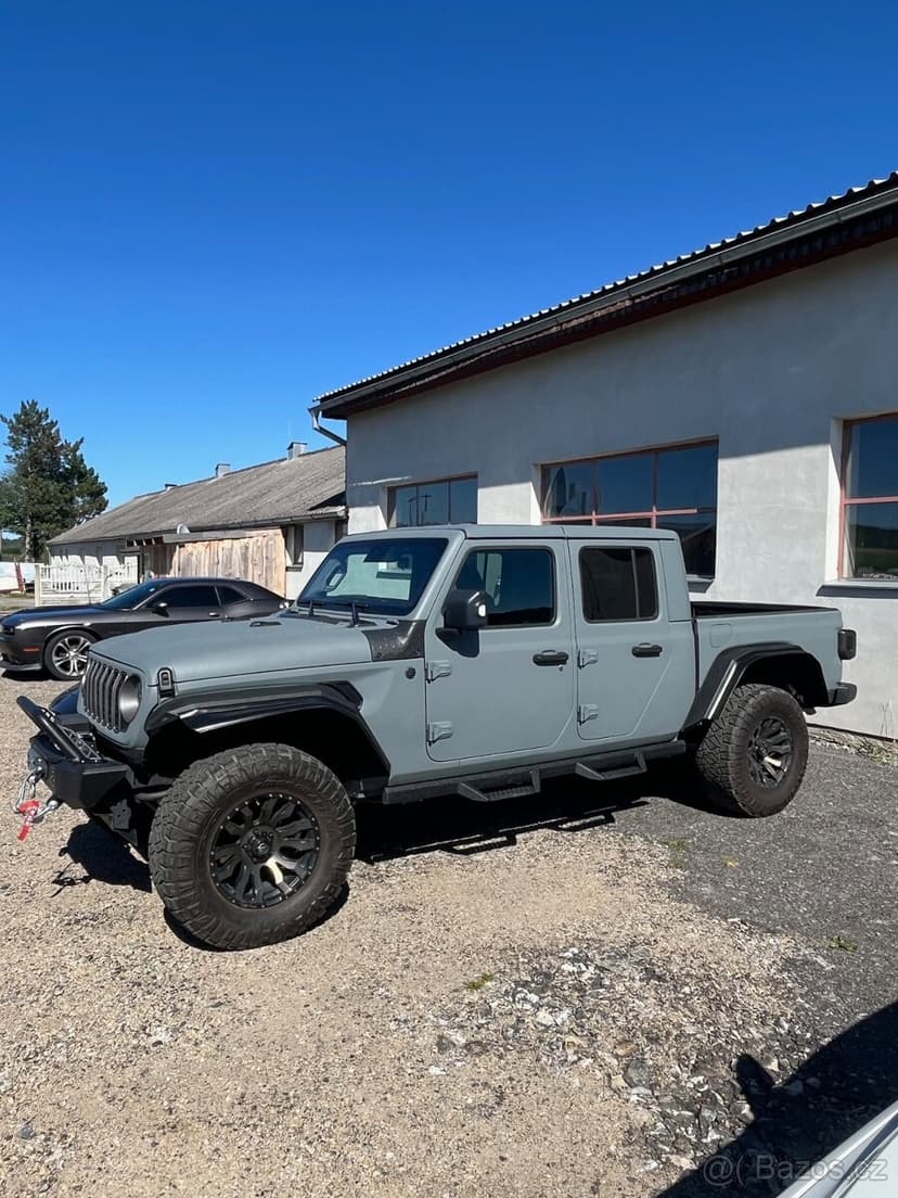 JEEP GLADIATOR 3,6 V6 ROK 2024 NAJETO 4.600 KM