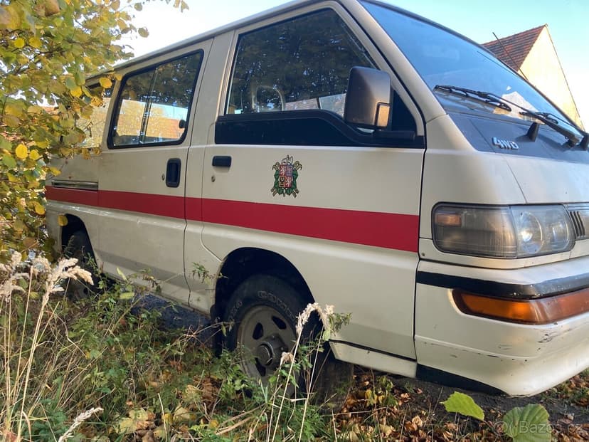 Mitsubishi L300 2.5d 4x4 / 8 míst / tažné 2t