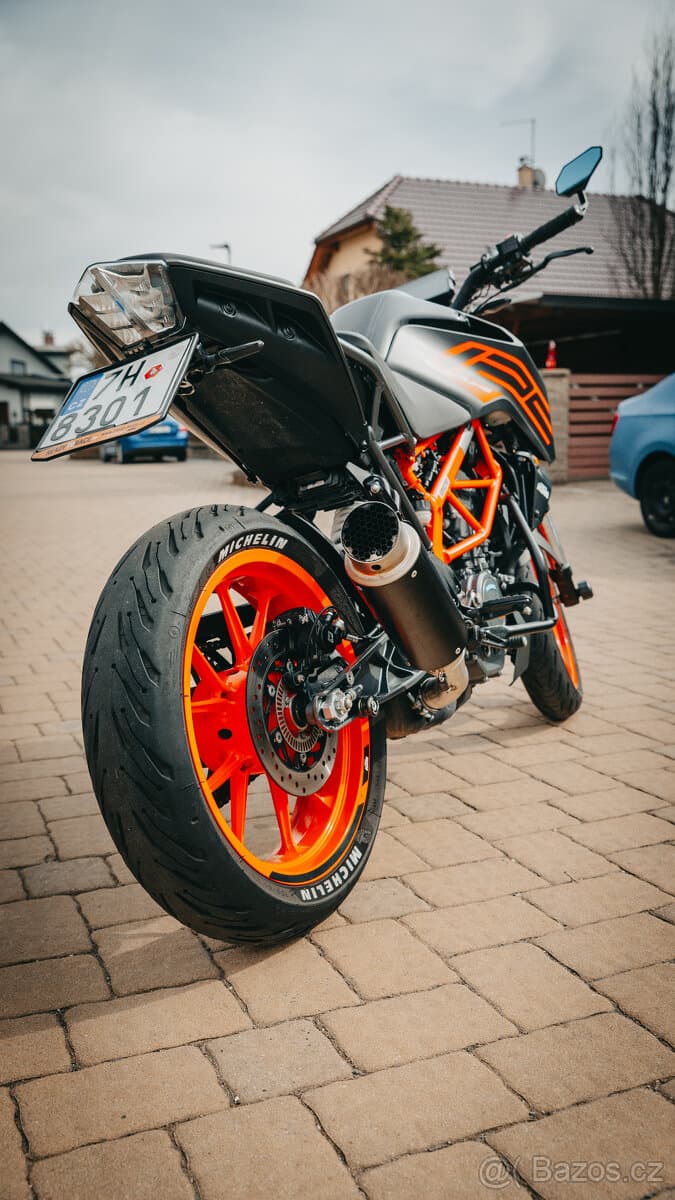 KTM DUKE 125 BLACK 2022 / najeto: 5.900 km