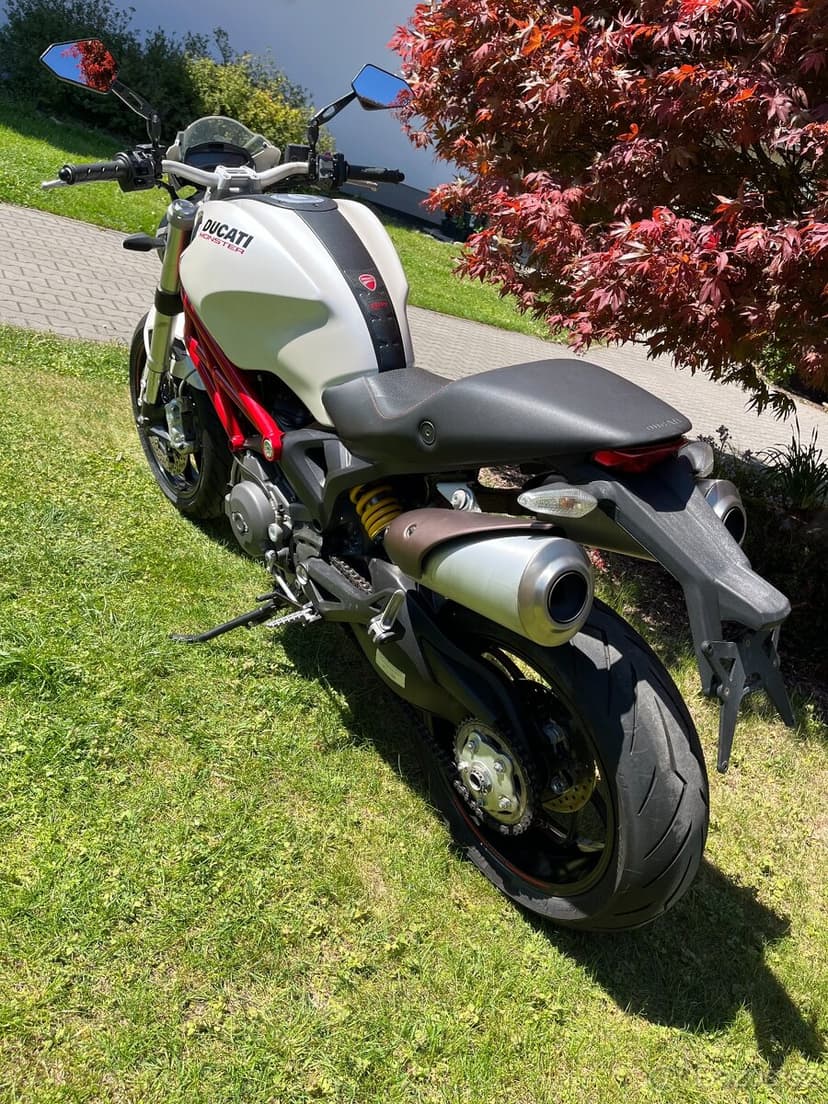 Ducati Monster 796