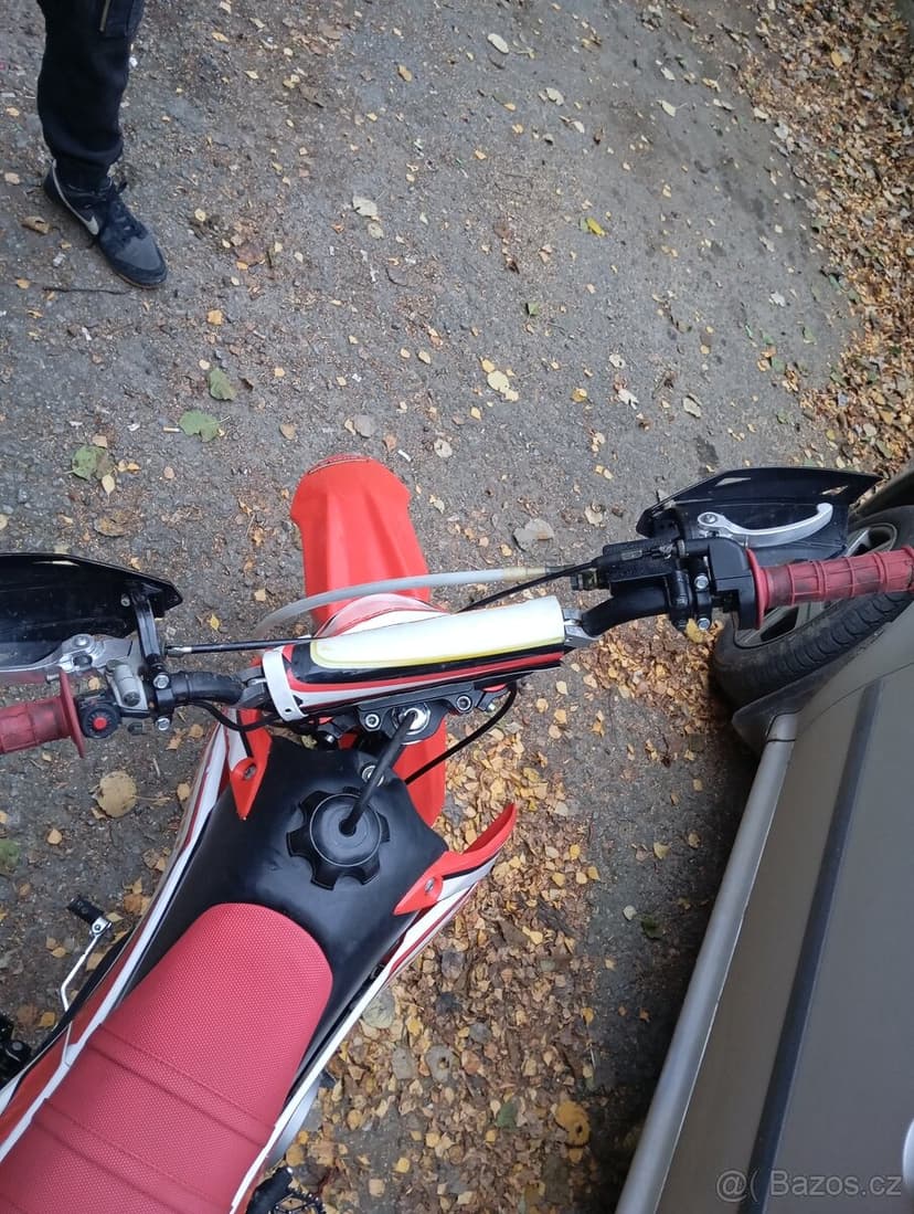 Pitbike minirocket s motorem stomp 140 s ostrou vačkou