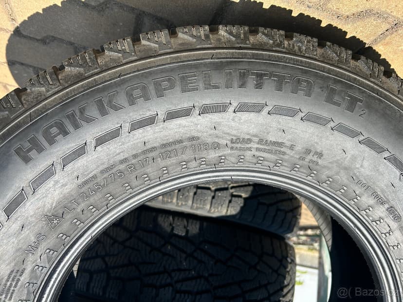 Jeep Wrangler - Pneu Nokian Hakkapeliitta LT 245/75x17