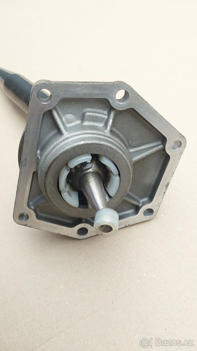 Nissan Navara a Pathfinder  : Řadící páka 32839EA20B