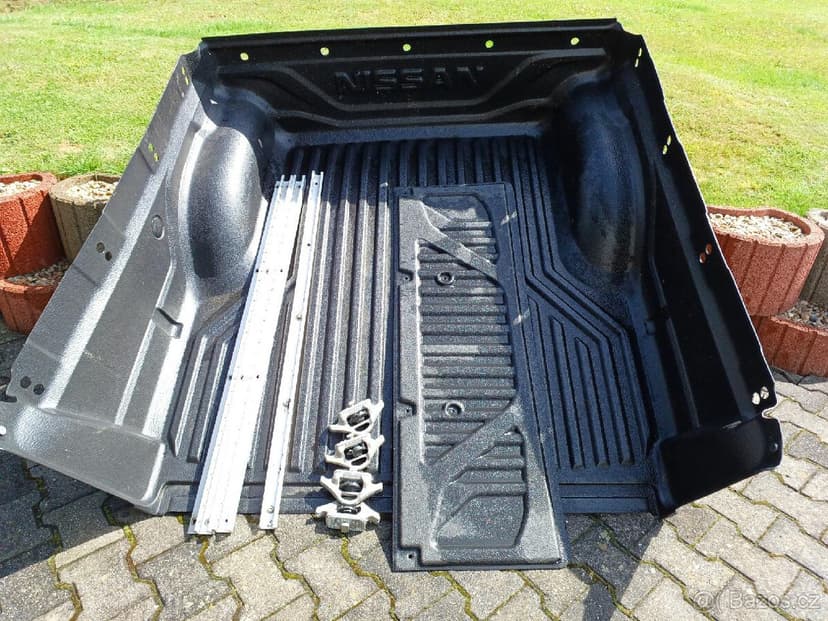 Rolovací kryt / roleta Mountain Top Nissan Navara D23