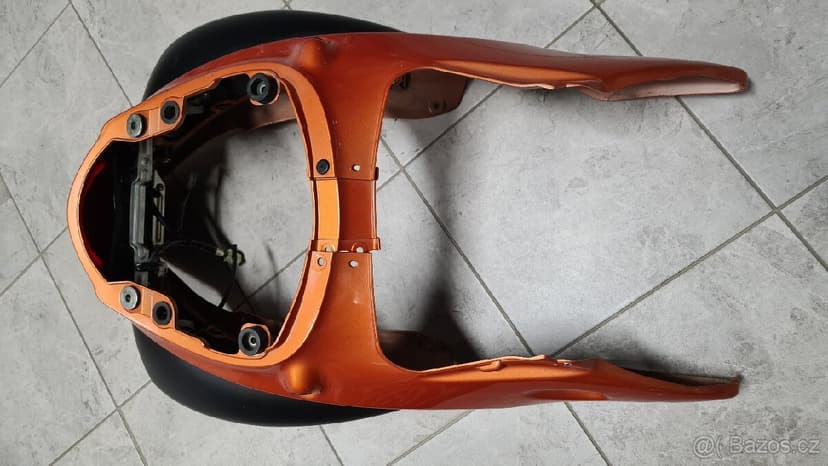 Suzuki GSX-R 1300 Hayabusa zadní kapota, blinkry a světlo