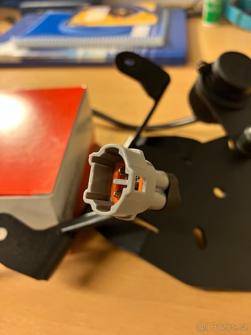 Originální držák gps navigace s 12V zás. na Yamahu mt07