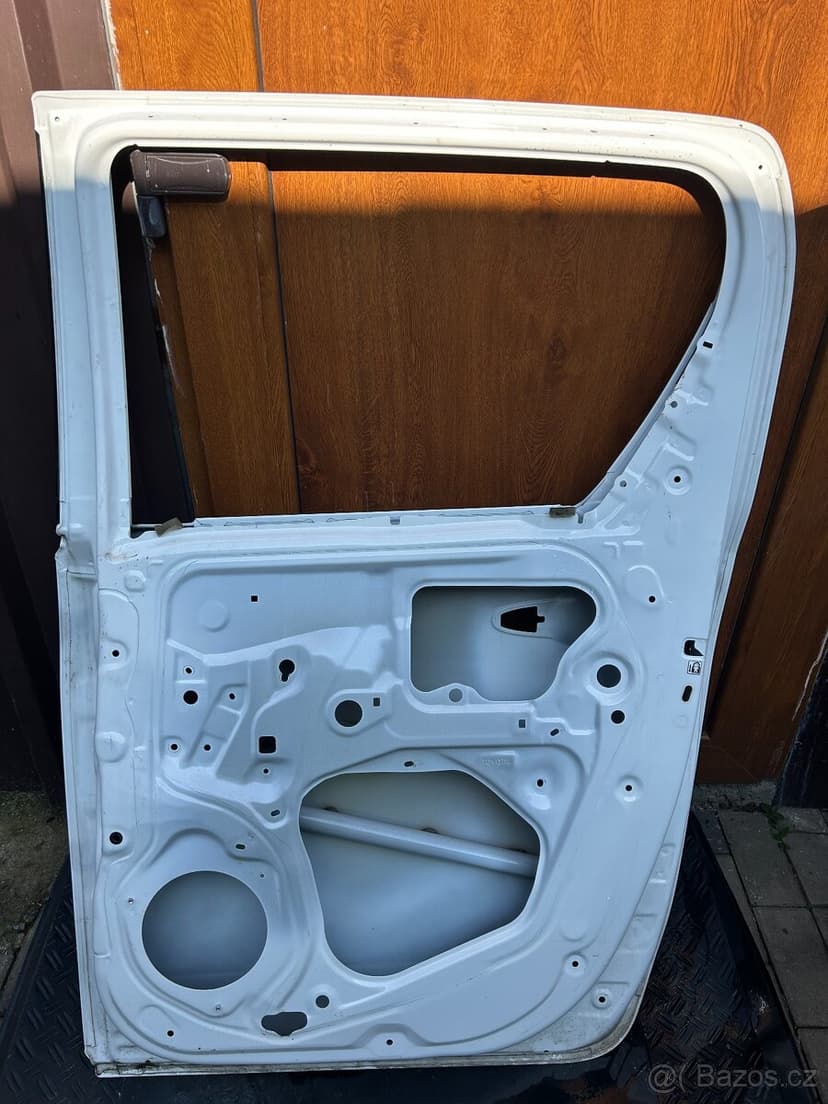 Pravé zadní dveře - Toyota Hilux 2024