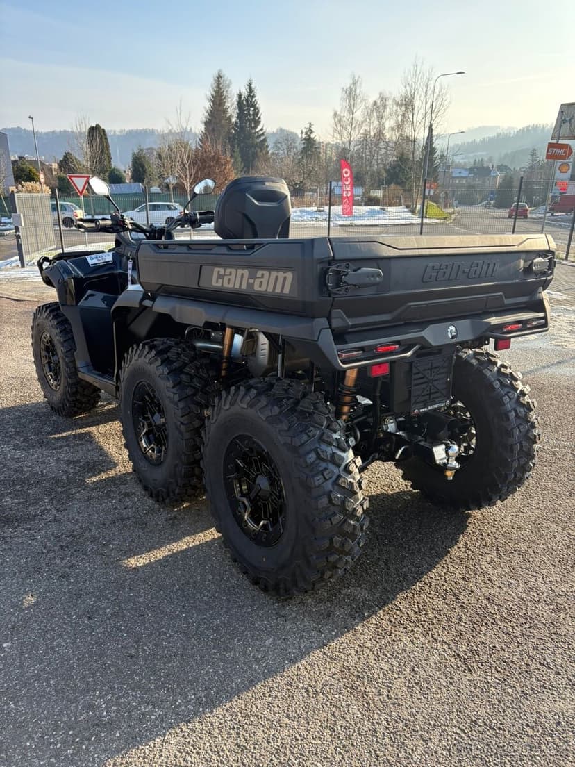 Novinka Can Am Outlander 1000r Max 6x6 Backcountry 2026
