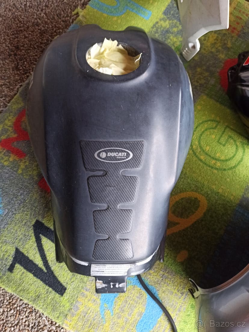 Nádrže benzínové na různé motorky