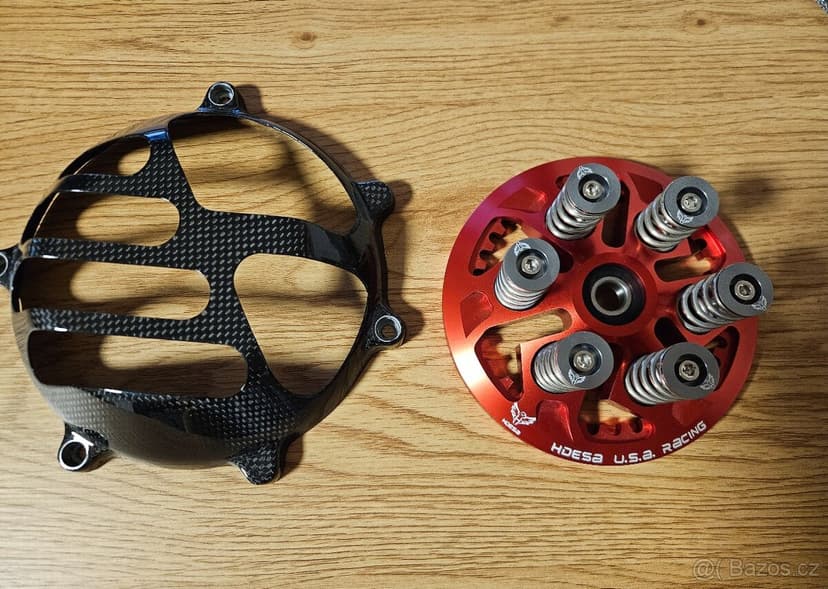 Karbon kryt na suchou spojku Ducati 900 750 800 1000ds