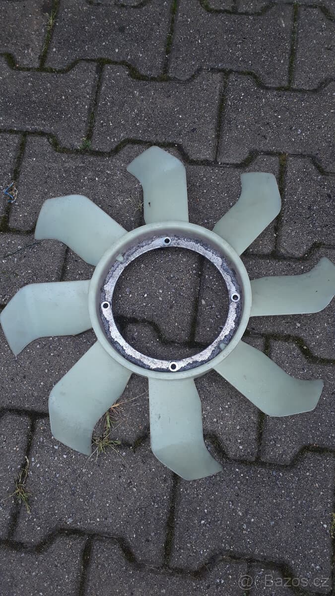 Chladiče,nárazník Nissan Navara D23 NP300 Renault Alaskan