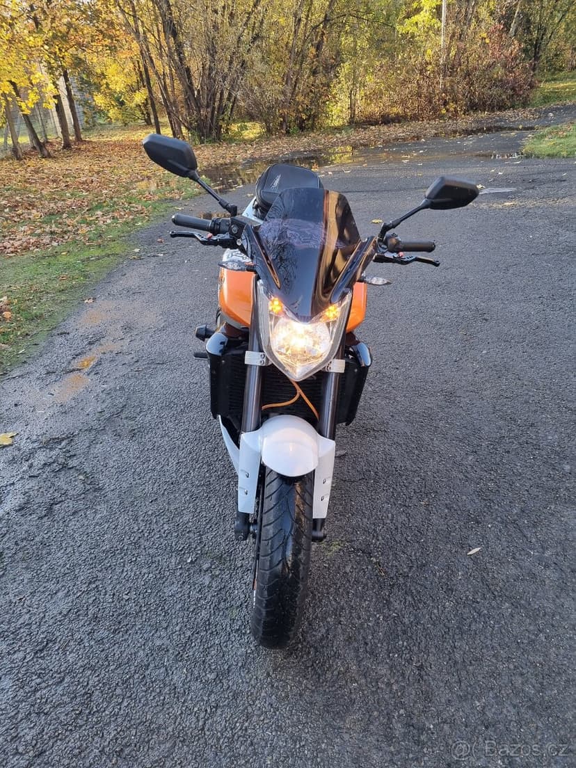 Yamaha Fz1 N. Rok 2007, 110kw, najeto 53000km. 3x klíč