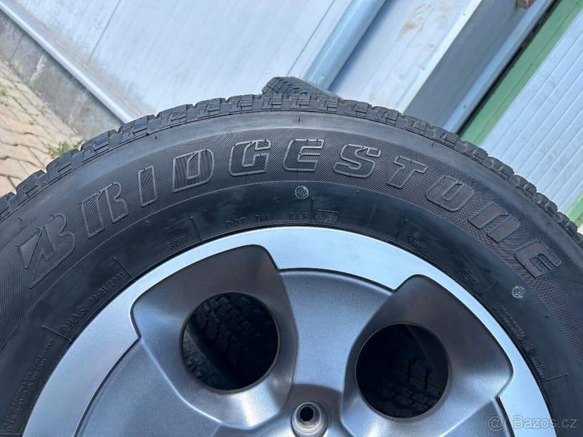 Jeep Wrangler Alu disky 7,5Jx18 včetně pneu 255/70x18