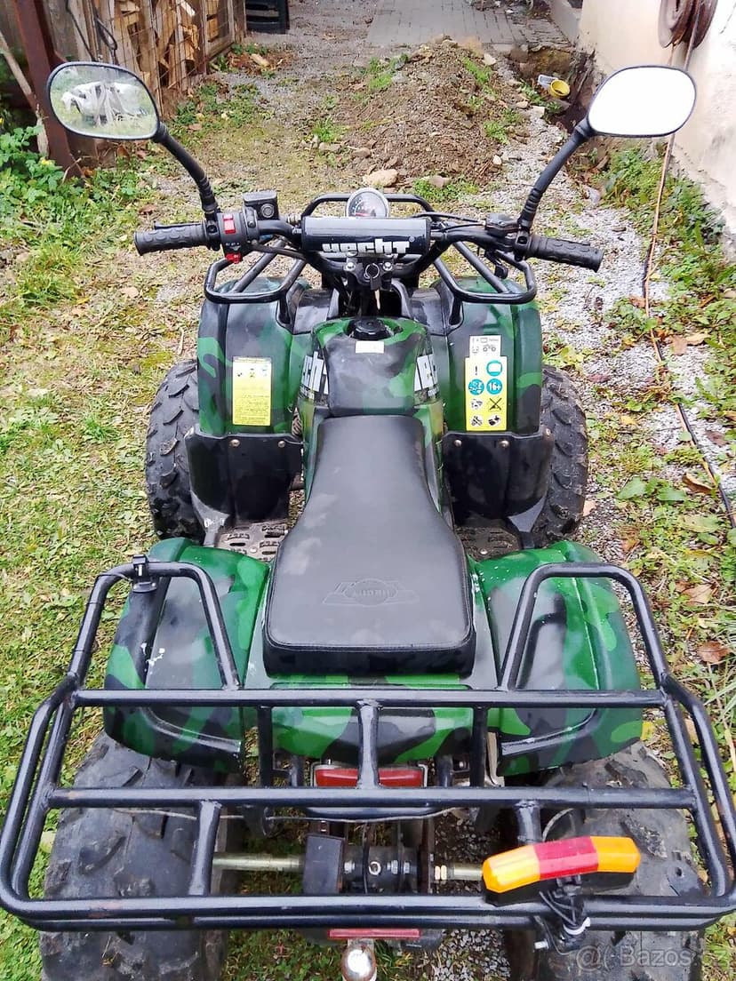 Terénní maskáčová čtyřkolka