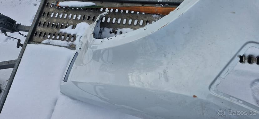 Levy predni blatnik land rover defender L663