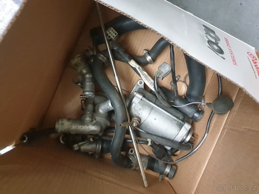 Prodám dily na honda vfr800 2000r.v