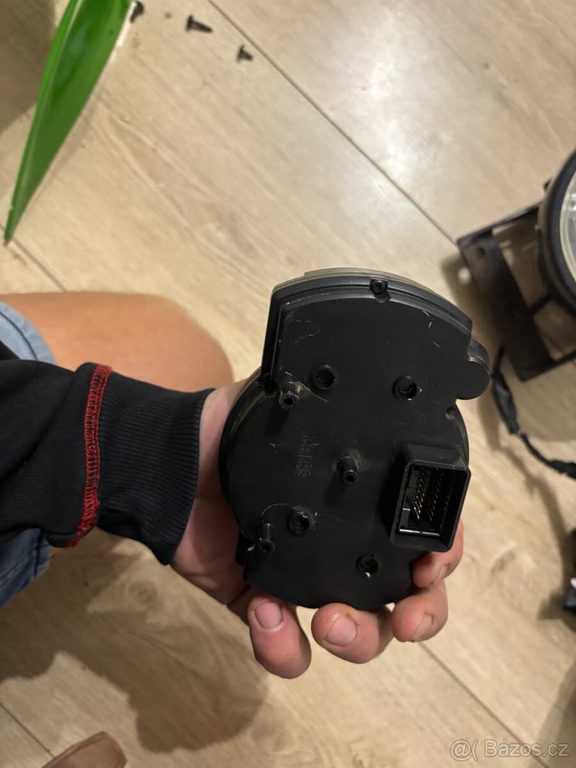 Univerzalni svetlo a budiky idealni na nahace nebo street.