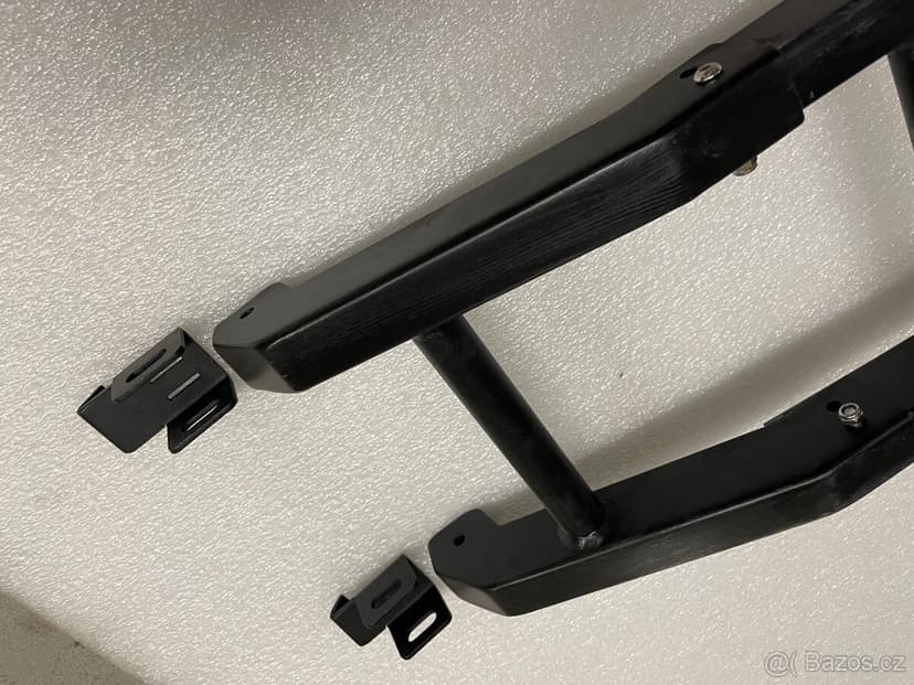 Expediční žebřík na zadní dveře vozidla