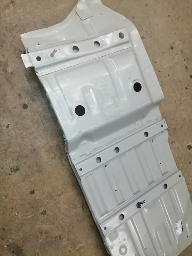 Podlaha Suzuki Samurai.