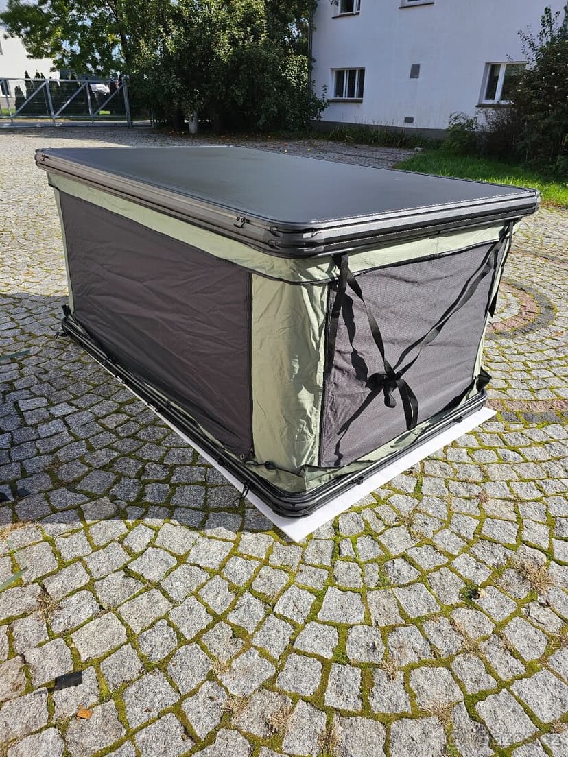 Hliníkový střešní stan na střešní nosič – 2 osoby, LED