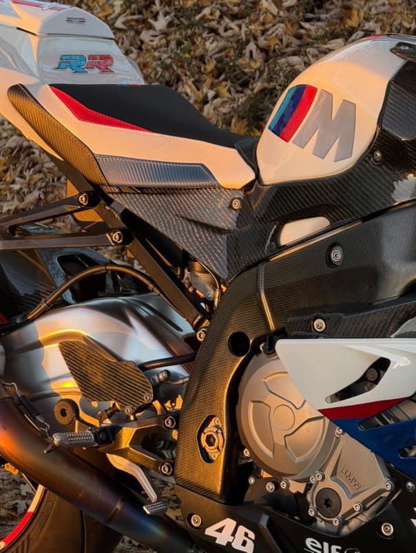 BMW S1000RR 2011 – Akrapovič, karbon, top stav