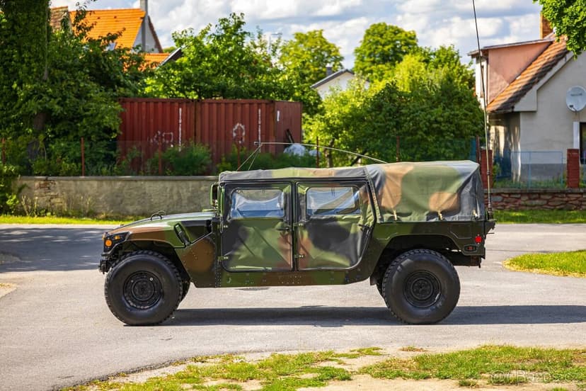 HMMWV M998 z roku 1982
