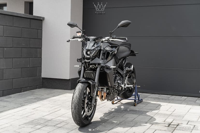 Yamaha MT-09 + Výfuk Akrapovič so zvodami