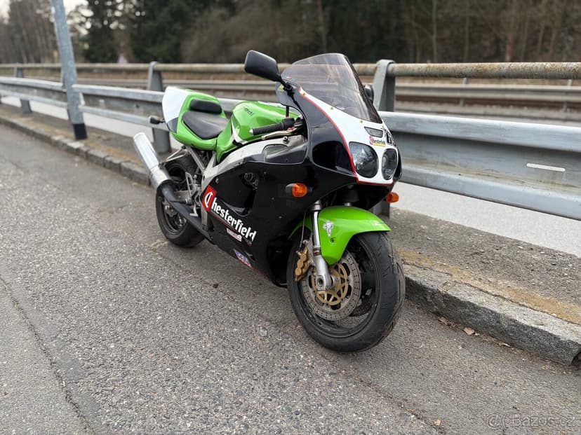 Kawasaki Zx7r superbike