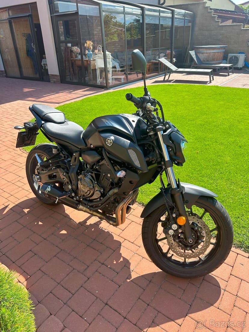 Yamaha MT-07 (4200km) – Jako nová, s výfukem MIVV