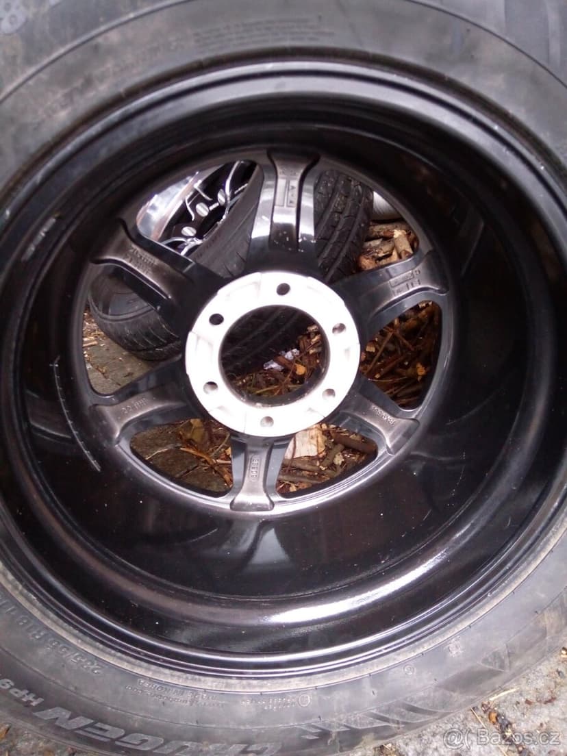 Hilux 18" kola+ pneu+ rozsir.podlozky