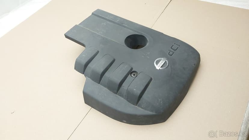 Nissan Navara a Pathfinder  : Kryt motoru horní