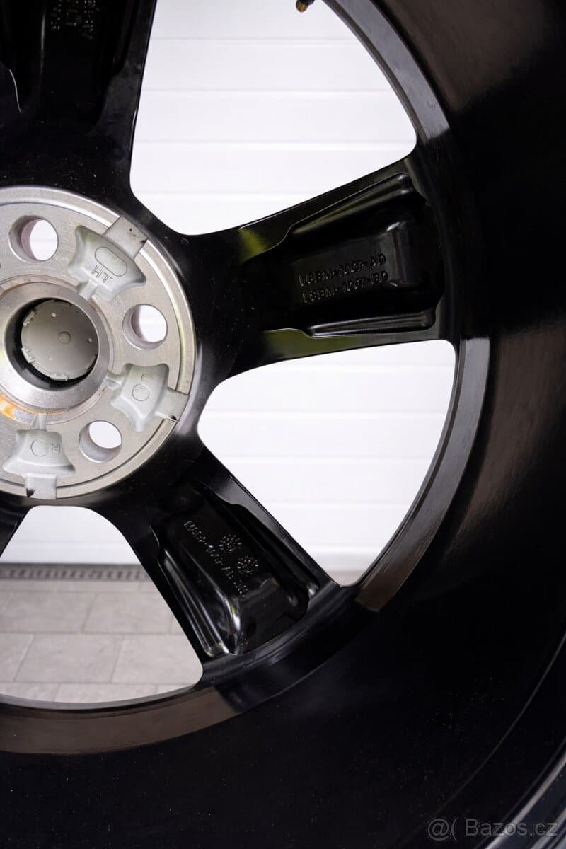 Alu kola Land Rover Defender R22 Nová