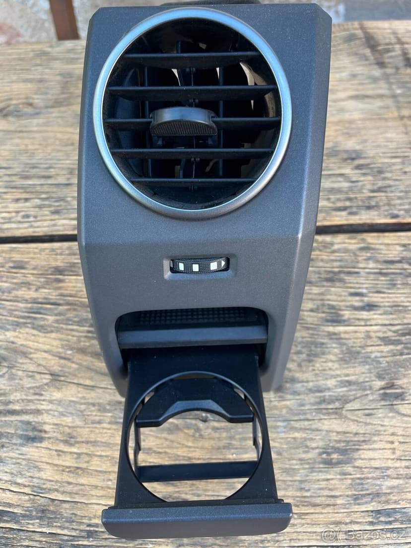 boční panel ventilace + držák na díly Land Rover Discovery 3