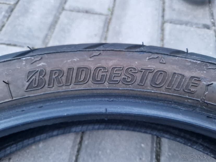 Moto pneu Bridgestone