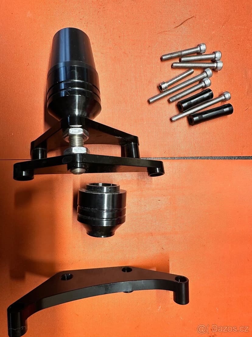 Ducati Panigale v4 padáky padací protektory crash bobbins