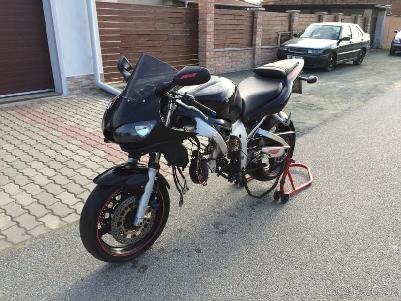 Rozprodam na nahradni dily yamaha YZF R6, 1999-2002