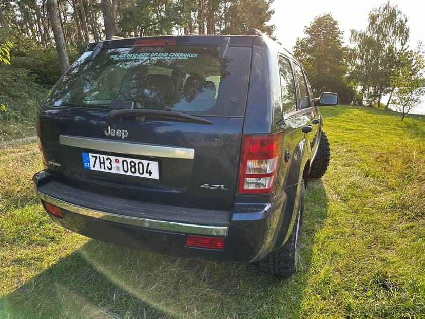 Jeep Grand Cherokee 4.7 V8 LIMITED + LPG – zvednutý, drapáky