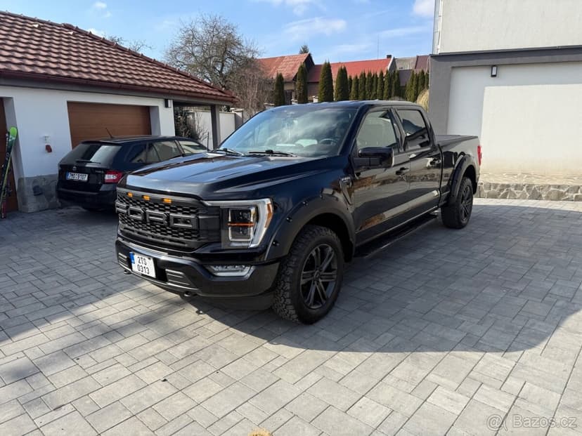 Ford F-150 4x4 r.v. 2021, 400 HP, ALL BLACK po servise, DPH