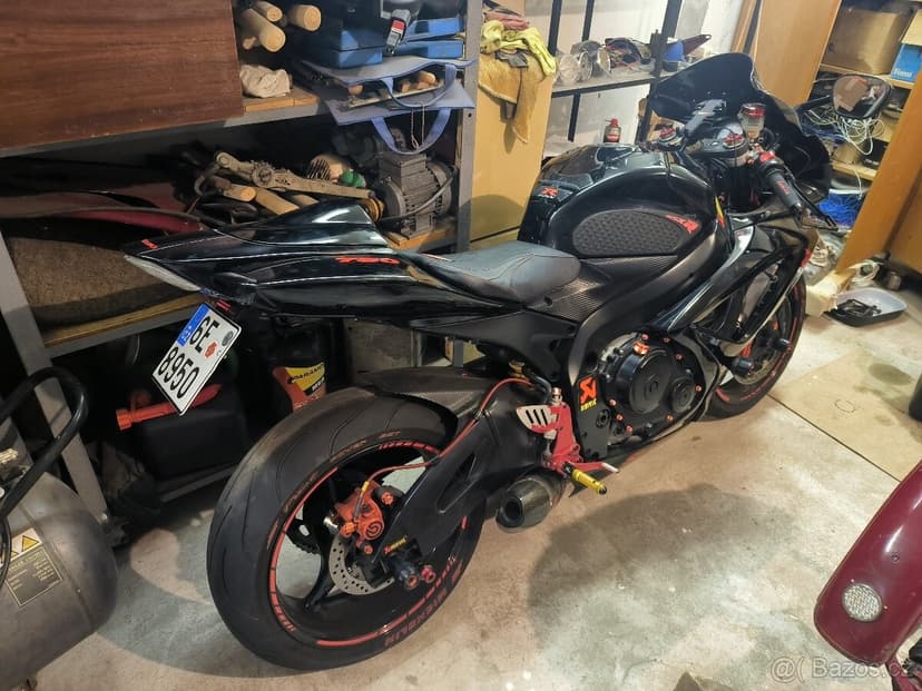 Suzuki GSX-R 750 2006 - prasklé těsnění pod hlavou