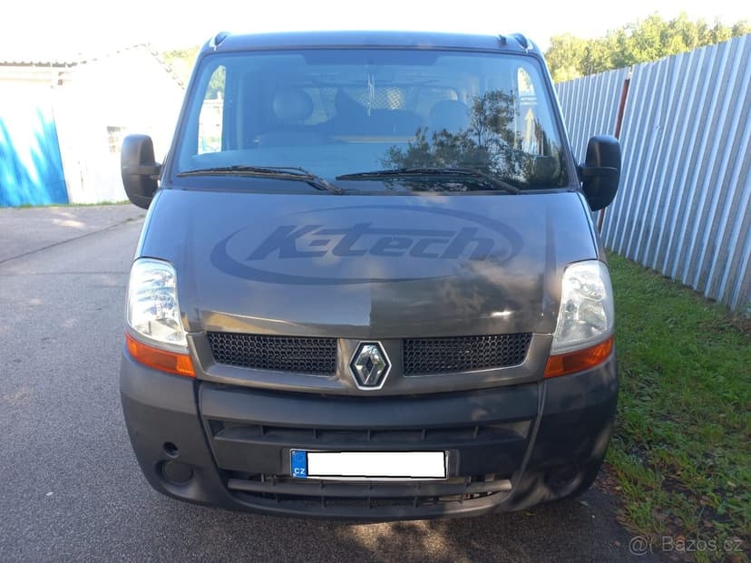 Odtahový speciál Renault Master 2.5dci dvoukabina