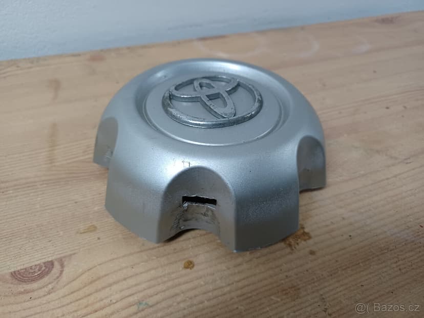 Toyota Land Cruiser - středová krytka - KOUPÍM