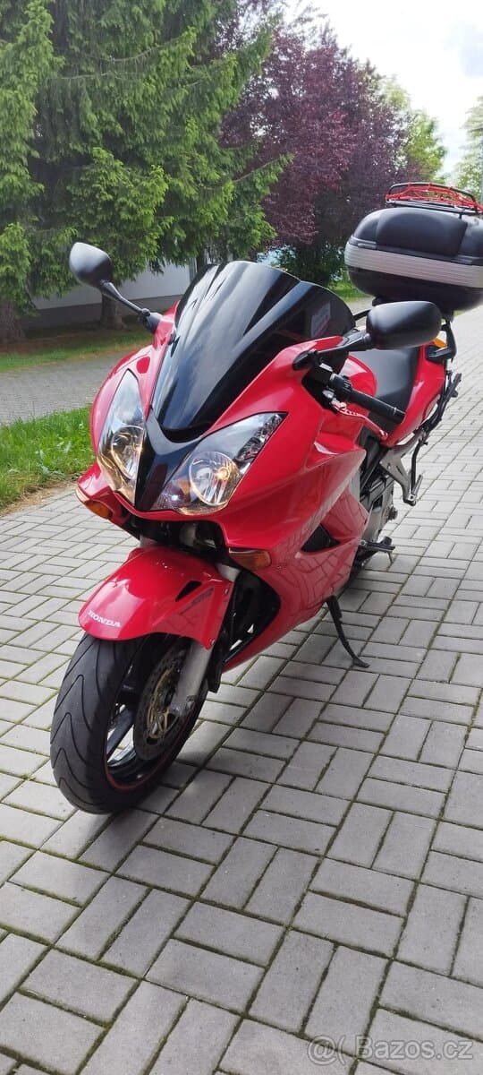 Honda VFR 800 VTEC 46c, 80kw, 40 tis nájezd, KRASAVICE