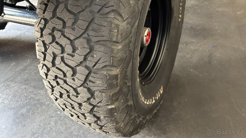 Kola Nissan Patrol , pneu BFG 35 (5kusů)